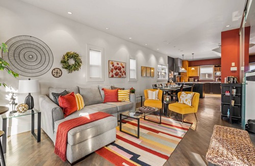 Renfrew Casa | 🌴 Games Room - Gym- A/C - No Cleaning Fees - Hot Tub Beside Downtown 🌴