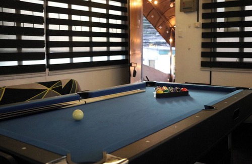 Bacoor City Apartamento | Gaming Inn, perfect for Date Nights, Events, Gatherings and BBQs! Upto 14 Pax
