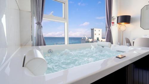 Jumunjin-eup Casa | Gangneung Pension G7 Spa Pension