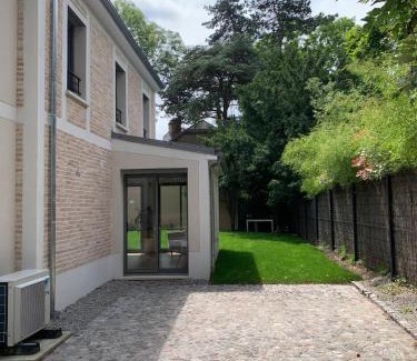 Garches Villa | GARCHES, proche PARIS, Villa 10 personnes, quartier calme et cosy