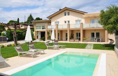 Padenghe sul Garda Apartamento | Garda Bloom Holiday Apartments