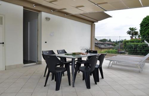 Padenghe sul Garda Apartamento | Garda Bloom Holiday Apartments