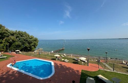 Padenghe sul Garda Apartamento | Gardazzuro Appartment Deluxe