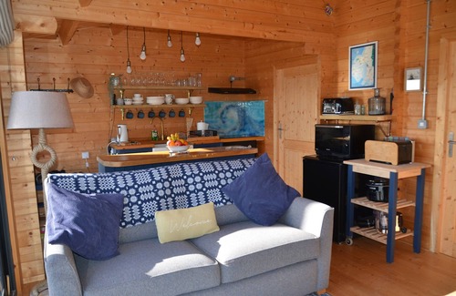 Rhosneigr Cabina | GARDD NAINEY, country holiday cottage, with open fire in Rhosneigr