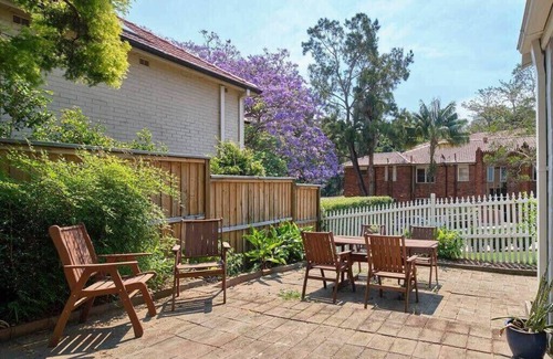 North Sydney Apartamento | Garden 2 Bed Apt and Walk to Harbour | Parking