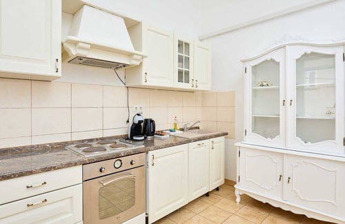 Montovjerna Apartamento | Garden Antique with Bubble Spa