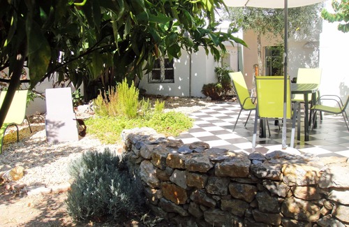 Tavira Apartamento | Apartamento con jardín en elegante y espaciosa casa antigua de Tavira, ubicación perfecta