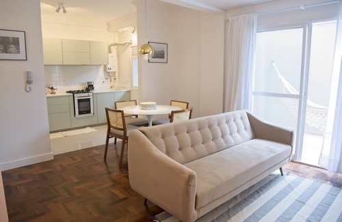 Campina do Siqueira Apartamento | Garden Apartment near Barigui Park with garage