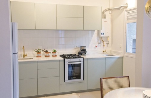 Campina do Siqueira Apartamento | Garden Apartment near Barigui Park with garage