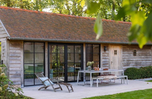 Oostkamp Chalet De Esquí | Garden chalet with wood sauna near Bruges