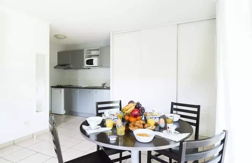 Marcy-l'Etoile Apartamento | Garden & City Lyon Residence - Marcy l'Etoile *** - 2 rooms 2 people