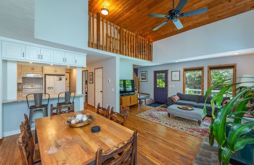 Asheville Cabaña | Acogedora cabaña 2. 5 millas al centro de la ciudad con un entorno privado y arbolado