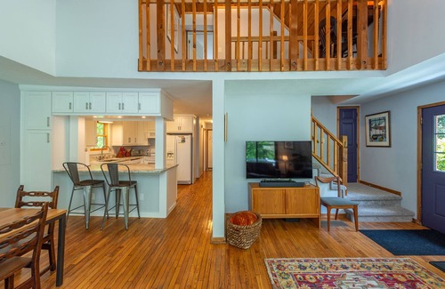 Asheville Cabaña | Acogedora cabaña 2. 5 millas al centro de la ciudad con un entorno privado y arbolado
