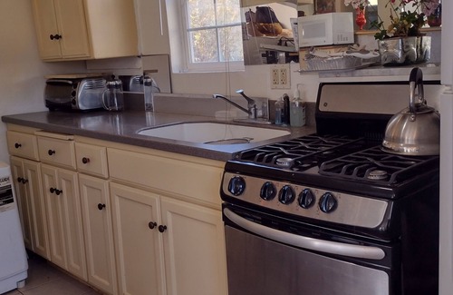 North and East Cabaña | Garden Cottage- East Hill Richmond near San Francisco, Wine Country, Bay, casino