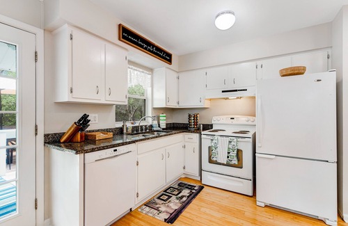 Santa Rosa Beach Cabaña | Garden cottage close to beach with screened porch, WiFi, and central AC