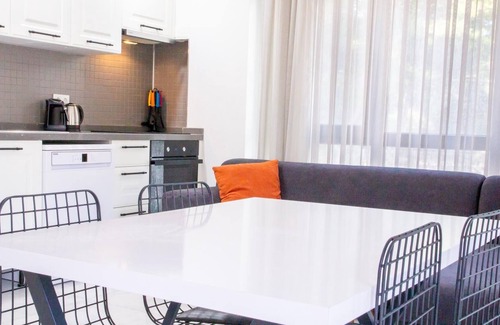 Milas Apartamento | Garden Floor Flat w Garden 1 min to Beach in Milas