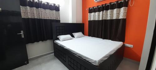 Kolkata Casa | Garden Guest House near Rene tower Ruby general hospital