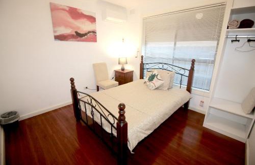 Airport West Casa | Garden Guesthouse - Melbourne Airport Accommodation