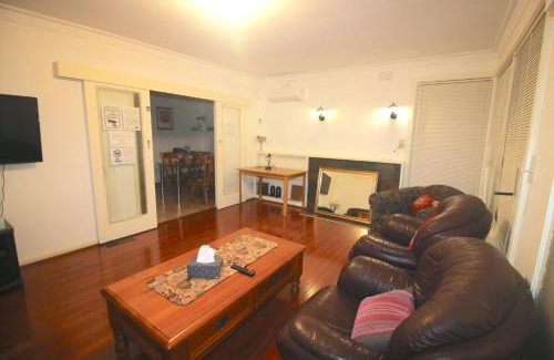 Airport West Casa | Garden Guesthouse - Melbourne Airport Accommodation