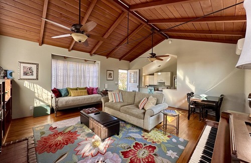 Talmadge Cabaña | Garden guesthouse with pool, 1 bedroom, WiFi and AC in beautiful San Diego