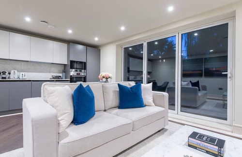 Chigwell Apartamento | Garden Haven: Luxe 1BR 1BA Chigwell Retreat