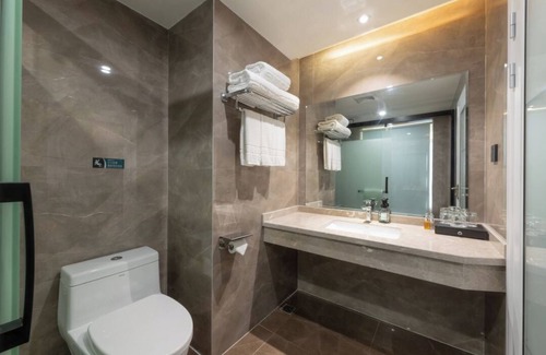Qixing Hotel | Garden Holiday Hotel (Guilin Liangjiang Sihu University of Technology)