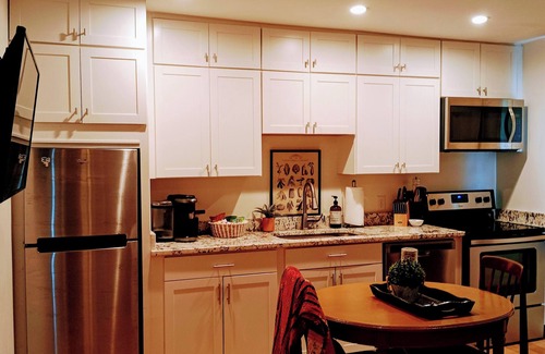 Metropolitan Cabaña | Garden House in Historic Savannah, walk to dining, music, shops - 30 day minimum