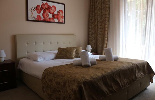 Apatin Cama Y Desayuno | Garden House