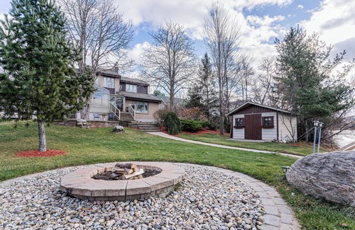 Montreal Casa | Garden-Lake Access: Sunroom w/15m DT & Parking