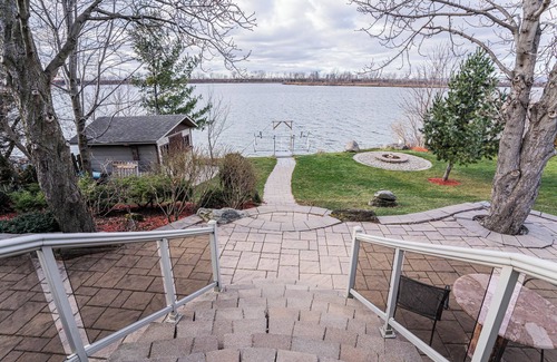 Montreal Casa | Garden-Lake Access: Sunroom w/15m DT & Parking
