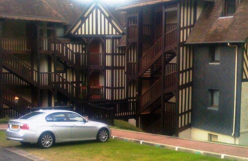 Deauville Apartamento | Garden level, 10 minutes from the beach, in a prestigious residence