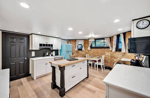 City Park West Apartamento | Garden Level Apt in Heart of Den