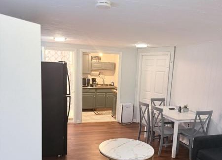 Brockton Apartamento | Garden level one bedroom apartment
