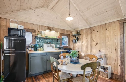 Hendersonville Cabaña | Garden Nest: A Peaceful Sanctuary Close to Downtown Hendersonville!