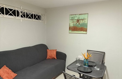 Constant Spring Cabaña | Garden Oasis, Garden Cottage, 5 mins from Manor Park.