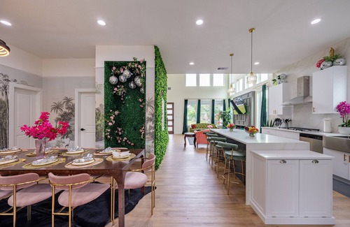 OST - South Union Casa | Garden of Eden! 4 Bedroom House in Downtown 12 Beds HotTub PoolTable