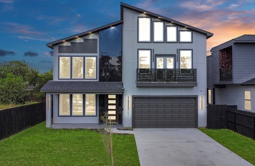OST - South Union Casa | Garden of Eden! 4 Bedroom House in Downtown 12 Beds HotTub PoolTable