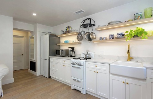 Oak Park Cabaña | Garden Pied-à-Terre, Downtown A+ Location, 1 Bed 1 Bath, Luxury Guest Suite