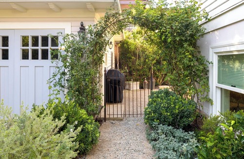 Oak Park Cabaña | Garden Pied-à-Terre, Downtown A+ Location, 1 Bed 1 Bath, Luxury Guest Suite