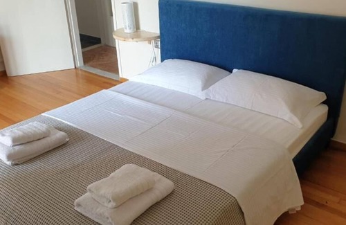 Markopoulon Casa | Garden Square Inn