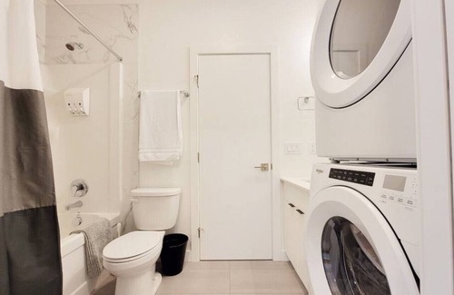 West Edmonton Casa | Garden Suite - Close to Downtown