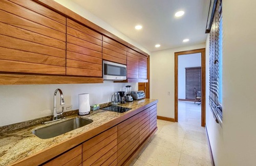 Pristine Bay Hotel | Garden View 1BR Suite at Las Verandas (1)