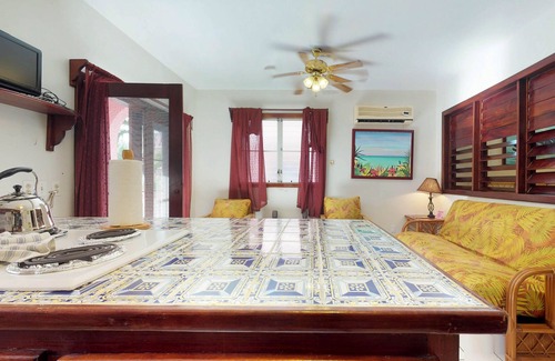 San Pedro Condominio | Hermoso condominio con piscina y muelle compartidos - la playa está a solo unos pasos