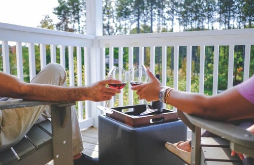 Oro-Medonte Apartamento | Garden View Suite with Jacuzzi tub & Full Kitchen