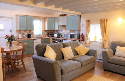 Pembroke Cabaña | Gardeners Cottage - sleeps 4 guests in 1 bedroom