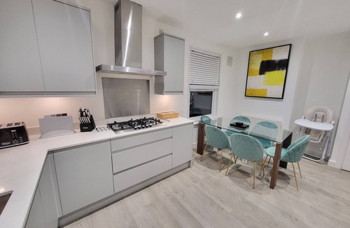 Finchley Apartamento | Garland Modern 4 Bedroom Central Apartment London