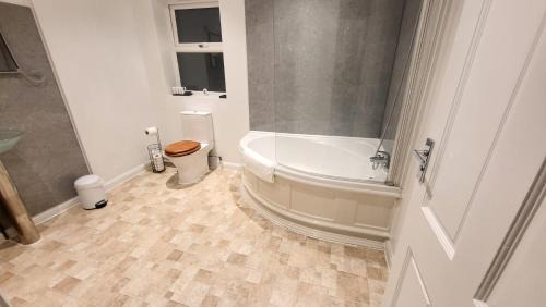 Finchley Apartamento | Garland Spacious 4 Bedroom House With Garden And Parking