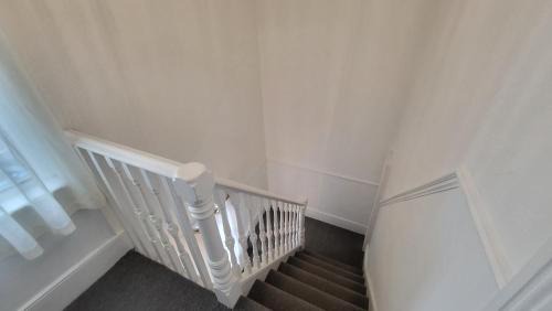 Finchley Apartamento | Garland Spacious 4 Bedroom House With Garden And Parking
