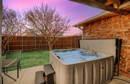 Garland Casa | Garlands Hidden Gem 4 Bedrooms Hot Tub Patio