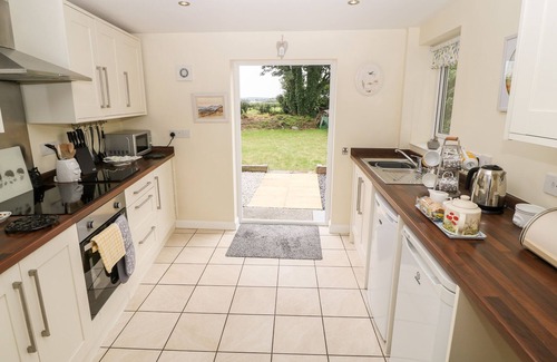 Llanddeusant Cabaña | GARNEDD, pet friendly, character holiday cottage in Llanfaethlu